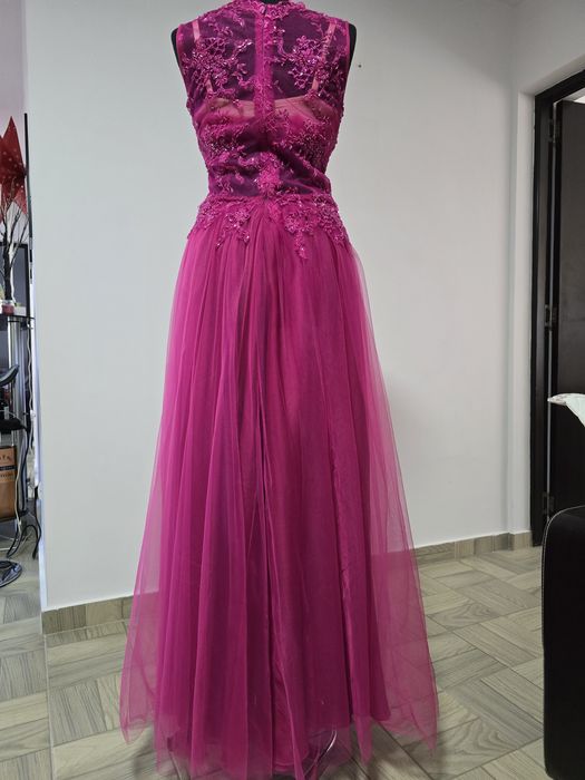 Rochie roz fucsia din matase naturala si dantela brodata