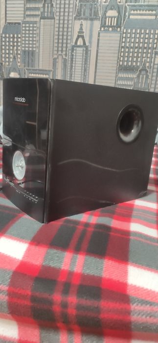 Сабвуфер с двумя колонками