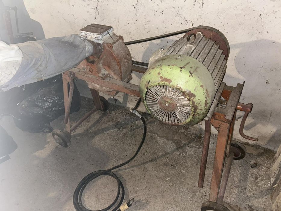 Трифазна фуражомелка и дробилка