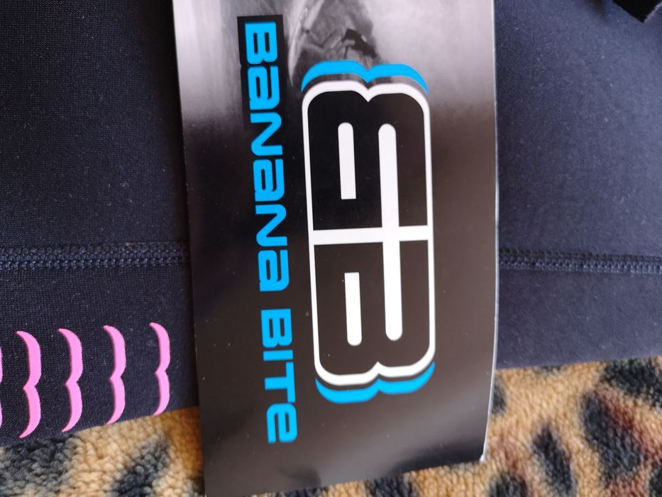 Облекло за сърф чисто ново