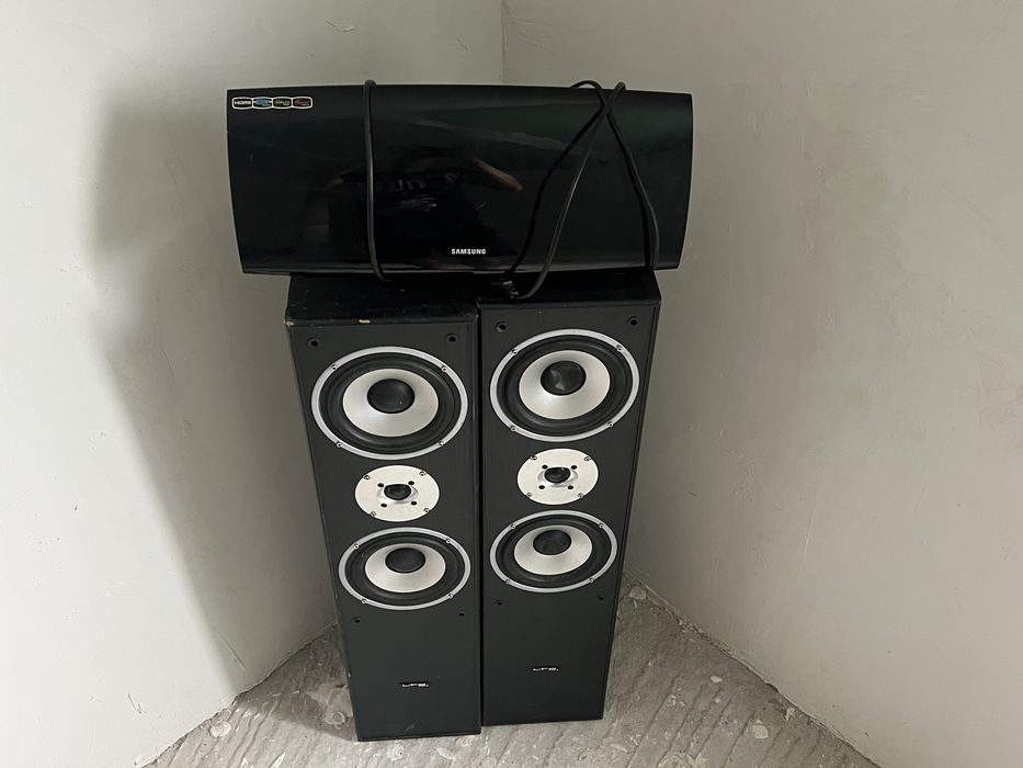 Statie samsung.  350w  plus 2 boxa cate 4 defuzoare   Boxa are 500 w