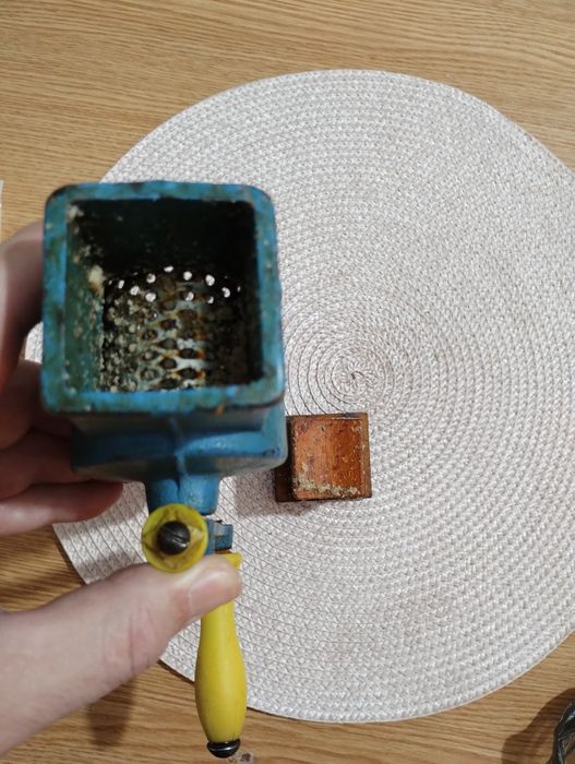 Mașină de tocat nuca