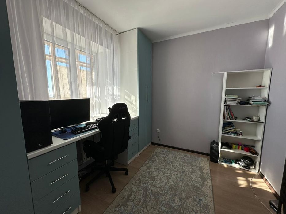 Продам квартиру в 10мкрн 25 доме