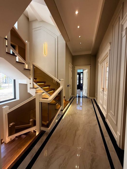 Ул.Циолоковского 6 комнат 350м² качественный ремонт танхаус 3 этажа