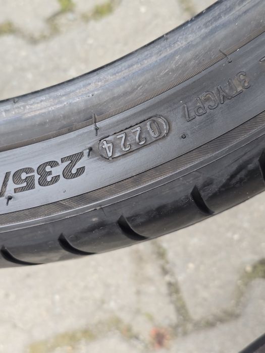 235 35 20 kumho    .