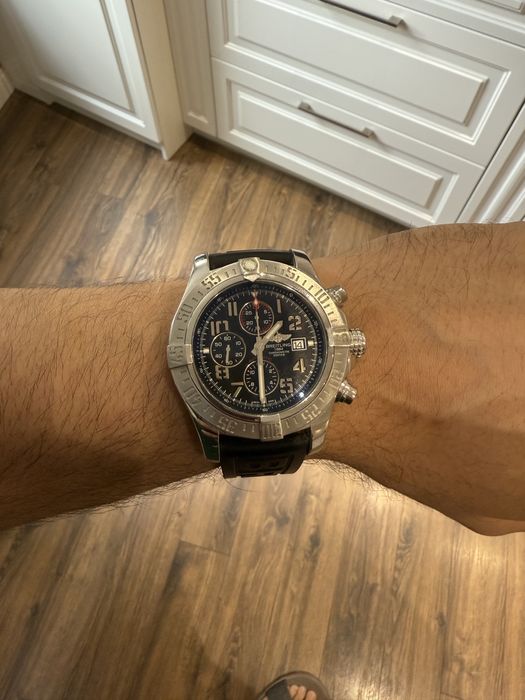 Продавам мъжки часовник Breitling Super Avenger 2 48mm