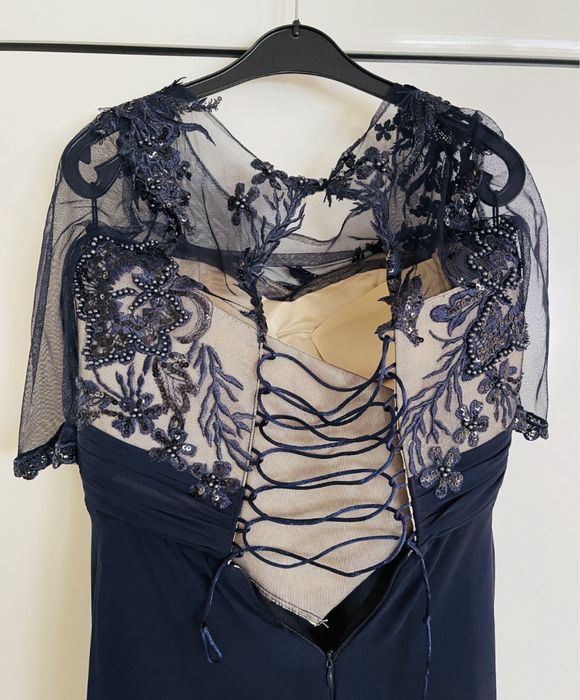 Продавам официална рокля