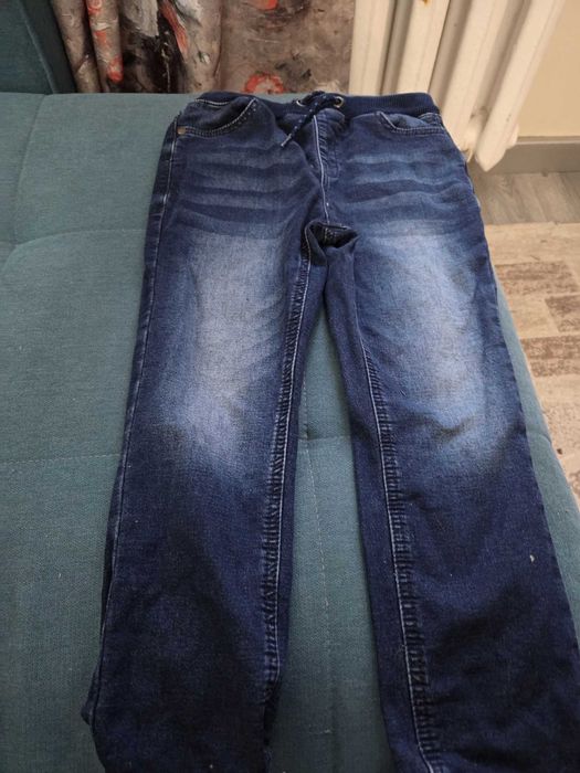 Продам детские джинсы