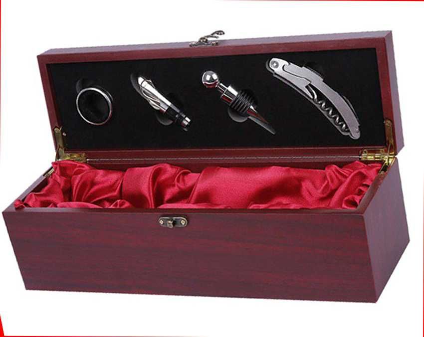 НОВА Луксозна КУТИЯ ЗА ВИНО с аксесоари. Подаръчен СЕТ ЗА ВИНО с ШАХ.