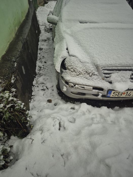 Vând sau dezmembrez Mercedes