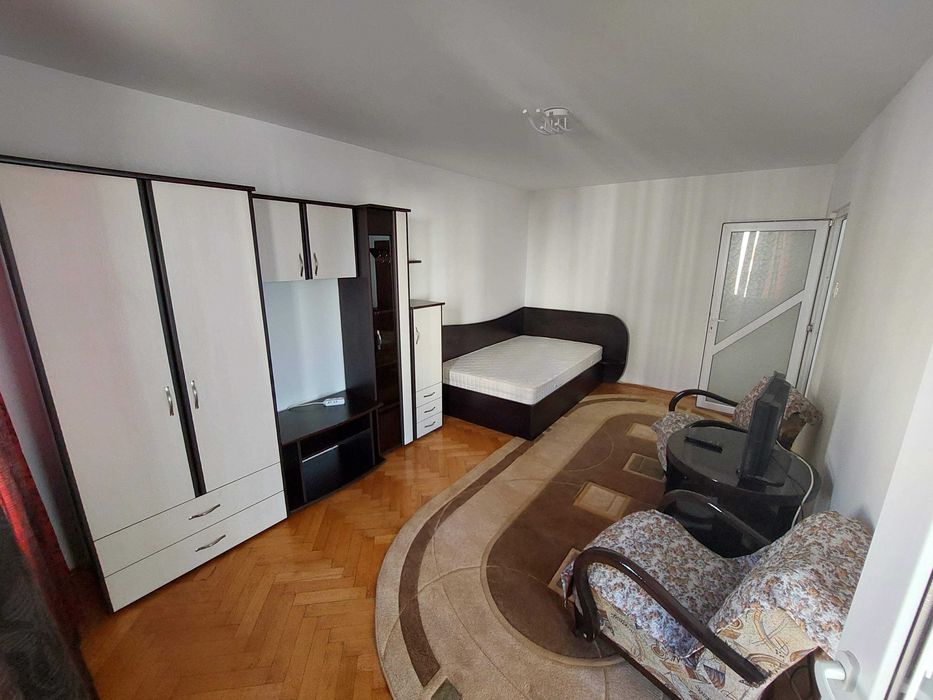 Particular inchiriez 2 cam dec titan mobilat utilat