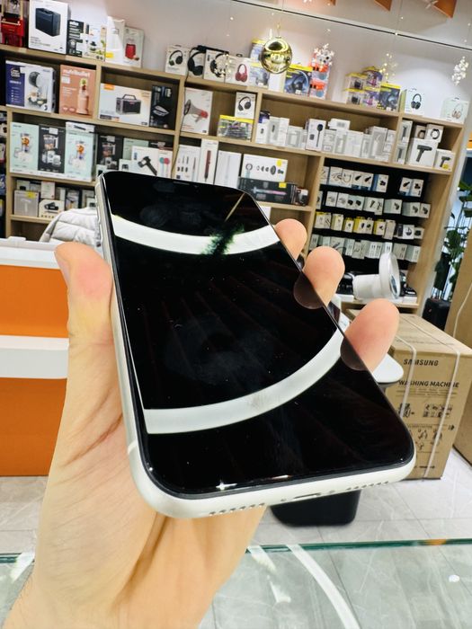 Apple Iphone used 11 128gb white oq sim 76% ideal holati zur