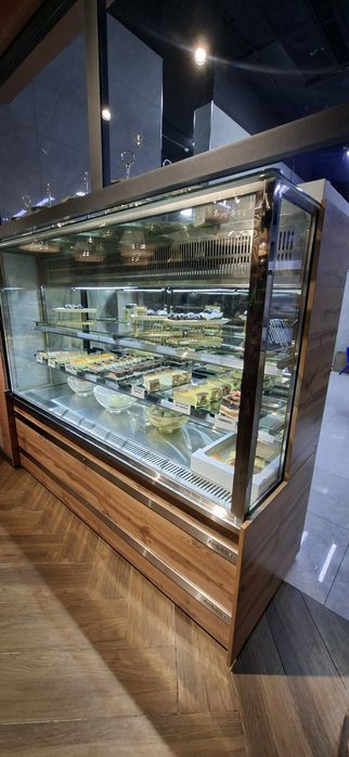 Холодильник витрина тортга