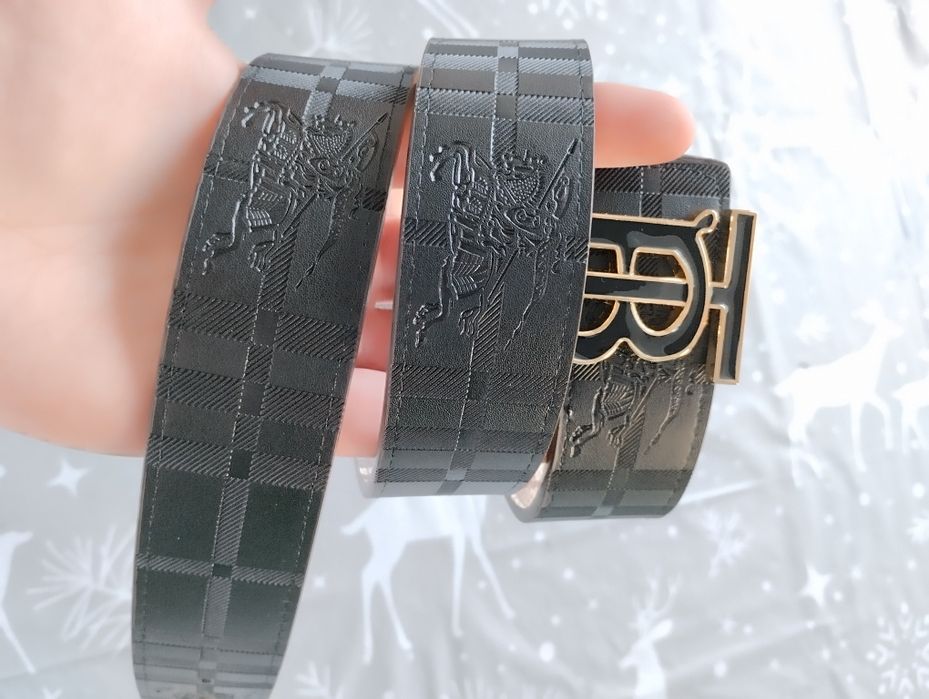 Curea Burberry Nouă