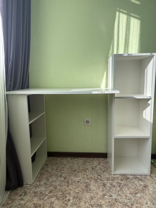 Писменный стол,стол-стелаж