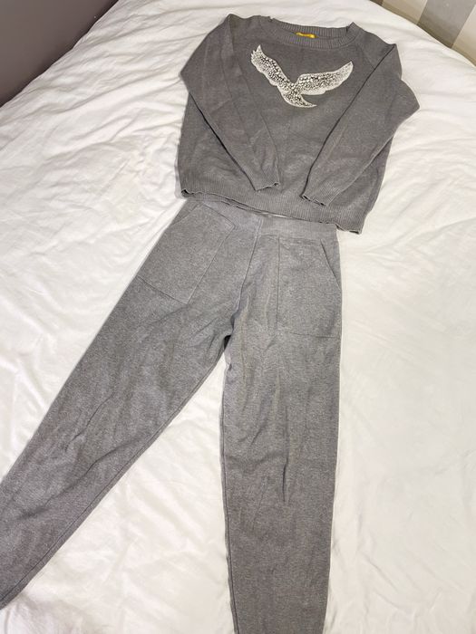 Продам костюмы женские