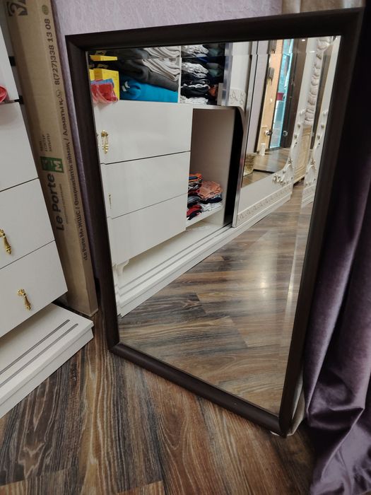 Зеркало с качественной рамой