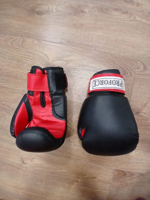 Боксови ръкавици