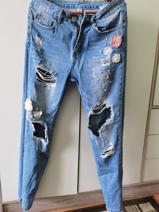 Продавам дамски дънки