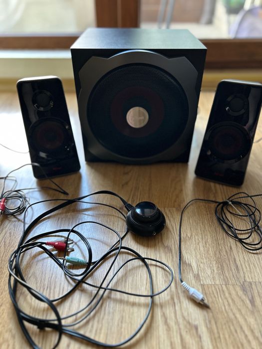 Аудио система с бас и управление