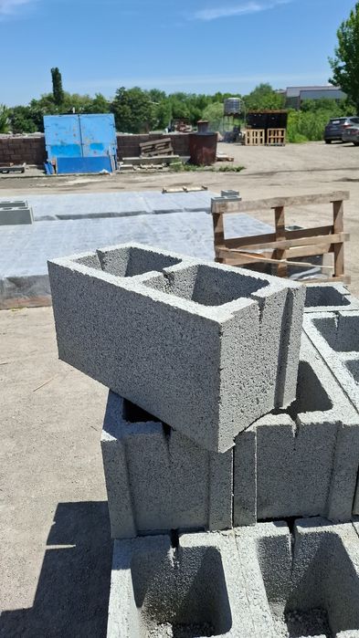 Сплитерные и рваные блоки, перегородка