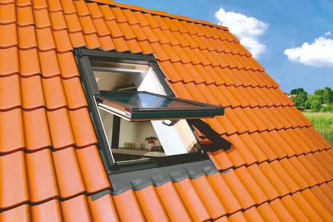 Профнастил ва черепица том учун мансарда ойналари. Доске ва Катепал