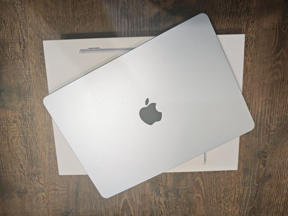 Macbook Air 13" M4 16 GB RAM 256 GB SSD Гаранция