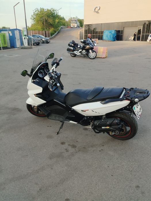 Макси скутер gilera gp 800