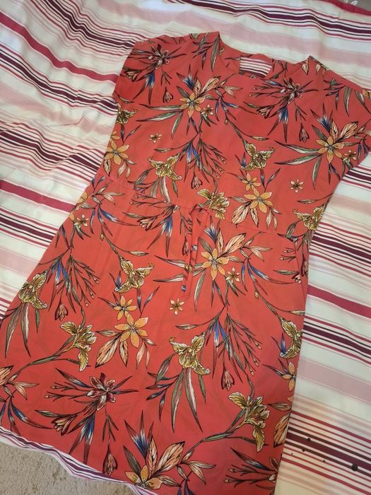 Нова рокля цвят корал