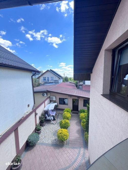 Vila Superba pentru 2 familii /9 Camere /Curte 721