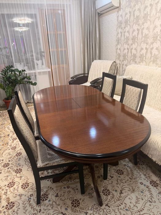 Продам стол для гостинной.