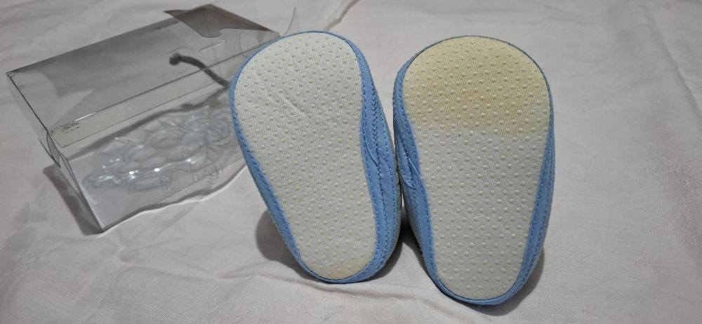 Totosei bebelusi, bleu