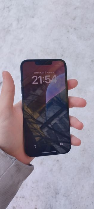 Айфон 13 в идеальном состоянии.