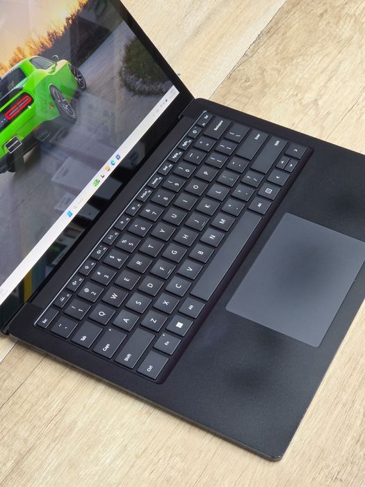 Notbuk.Amerkanski Sensir  Microsoft_Surface4
Premium_model.
Sensir  Mi