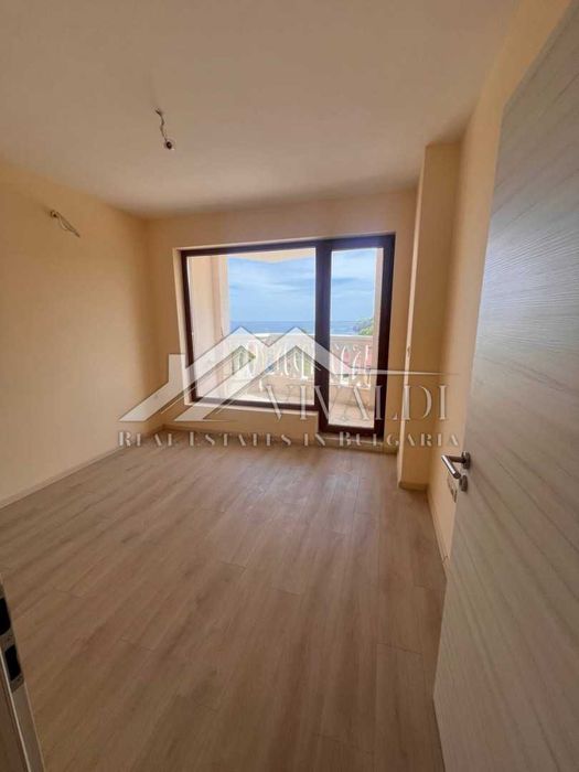 Продава се Двустаен апартамент в Варна, Аспарухово - 76 кв.м за 1816 €/кв.м - Снимка #4