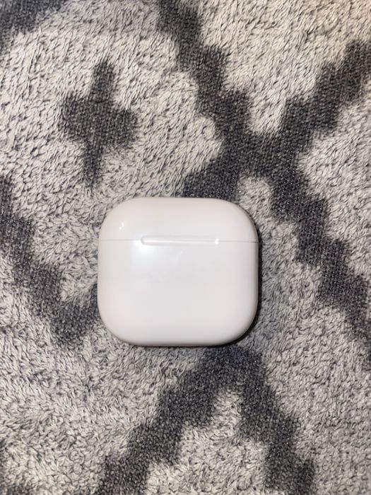 Apple AirPods 4 sigilat