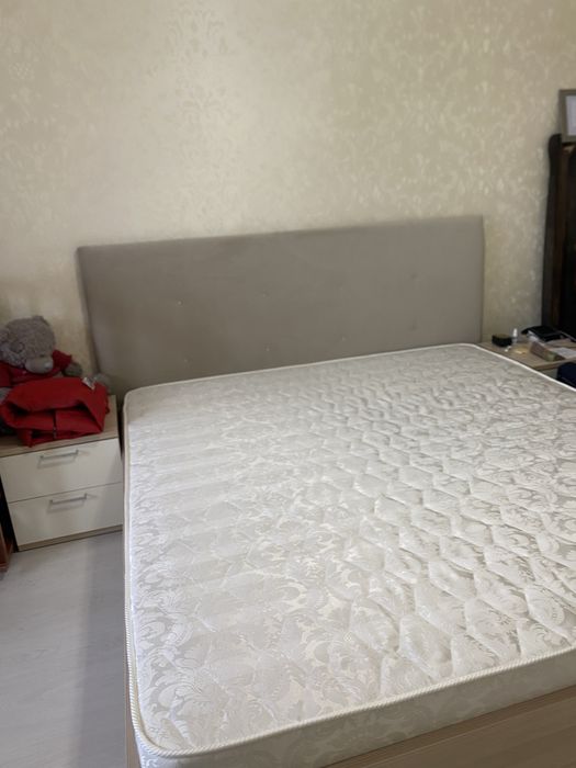 Продам двухспальную кровать