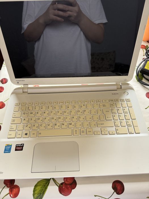 Лаптоп Toshiba Satellite L50-B-1KF