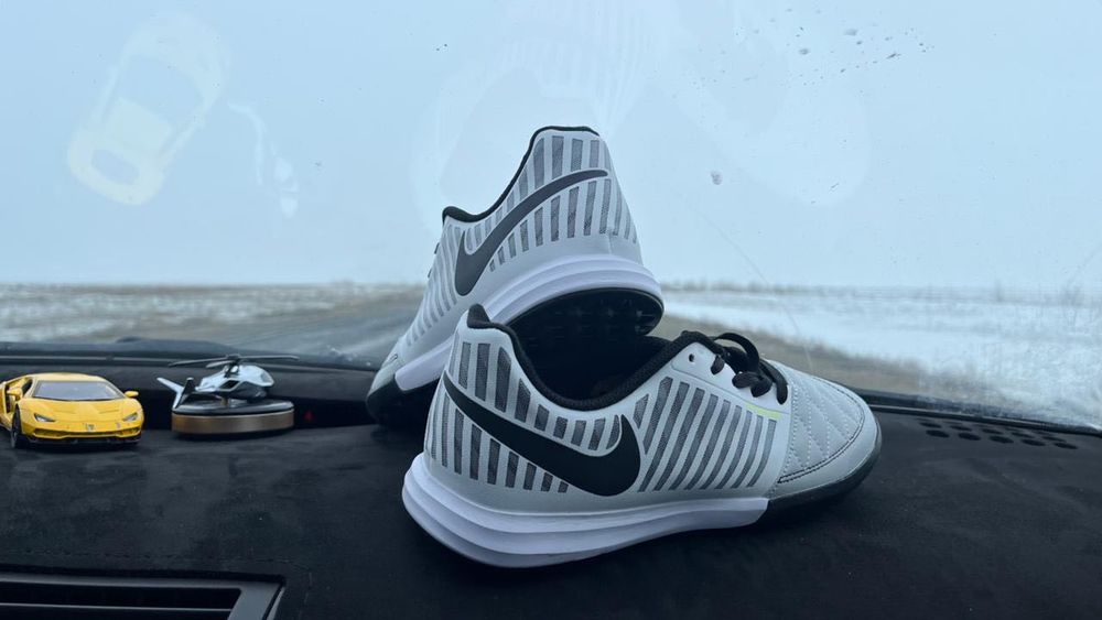 кроссовки для футбола