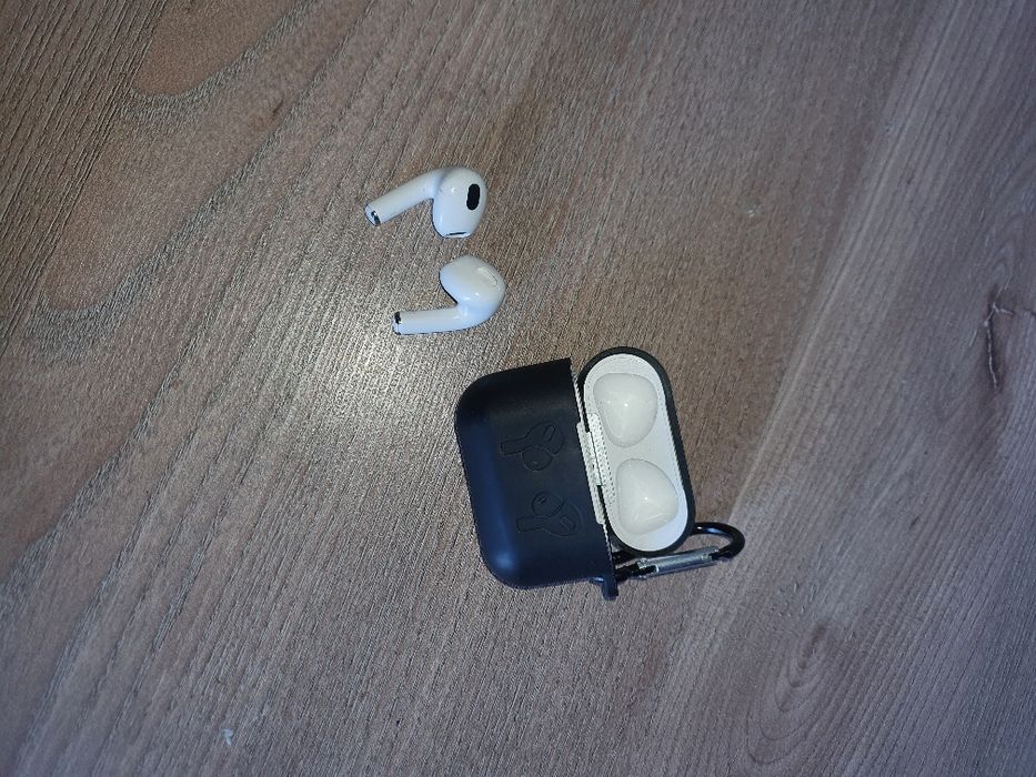 Аирподс 2 с чехлом