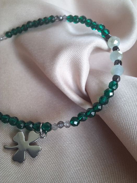 Колиета и гривни от естествени камъни  по поръчка