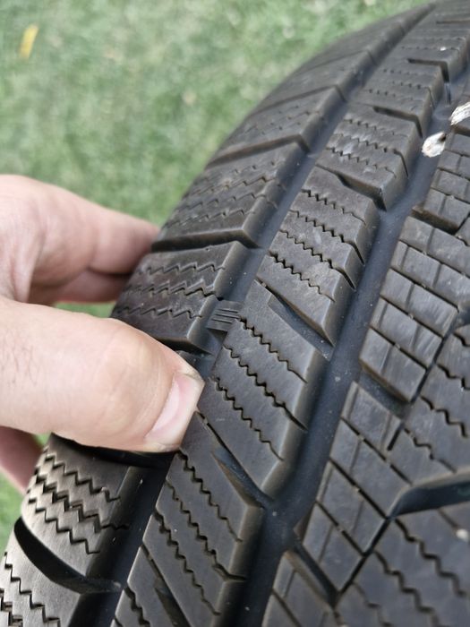 Гуми с джанти 235/60R18 8J et35 dot 2020