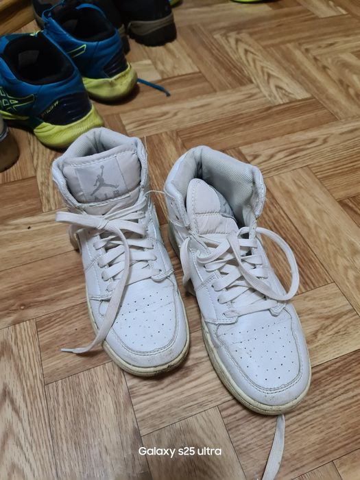 Кроссовки Nike 36-37 пазмер