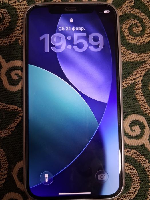 Продам Apple 12 (64гб)