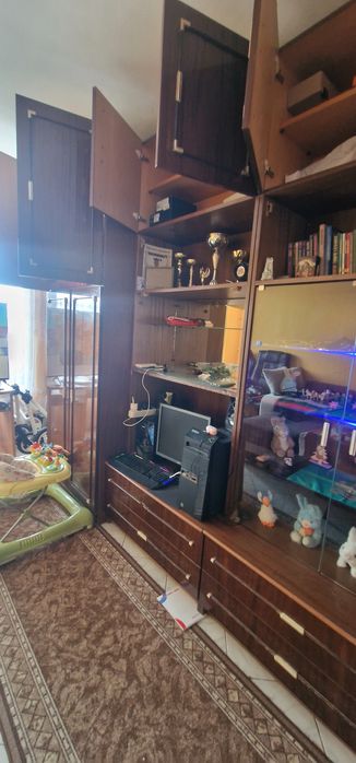 Продавам Ретро Секция