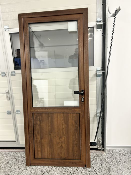 Продавам PVC врата