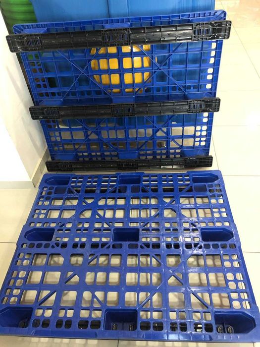 Поддоны пластиковые (паллеты). Оптом и в розницу.