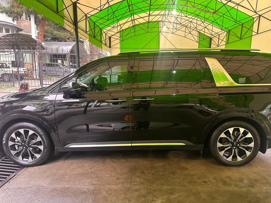 Продаётся Kia Carnival