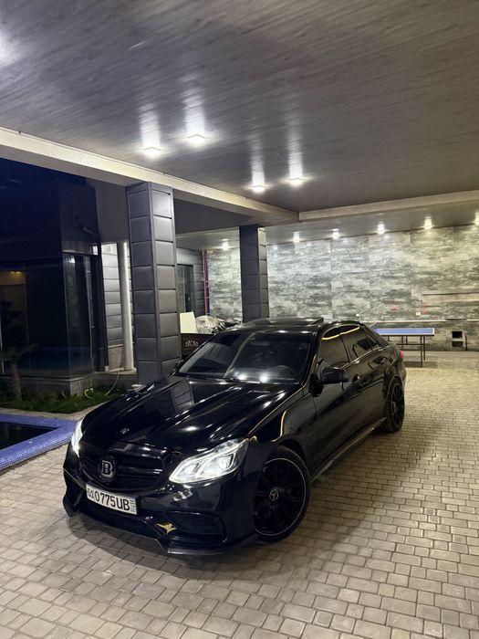 Mercedes W212 E55 BRABUS 2011 Состаяние Идеално Небитая
