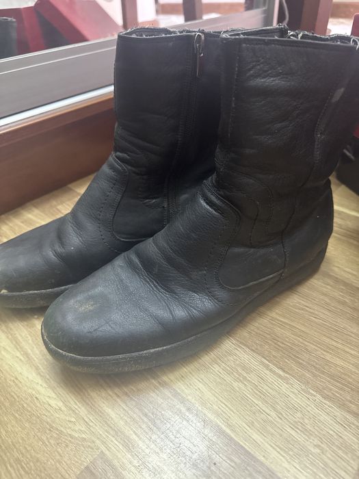 Продам 2 пары обуви за 4000 тг